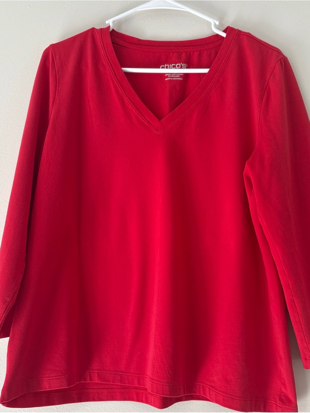 Chico's Red V-Neck 3/4 Sleeve Tee